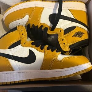 NIKE Air Jordan 1 Retro High OG yellow/black/white. Brand new in box size 4Y
